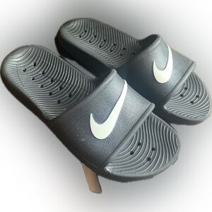 Nike Black Swoop Slides Unisex Pool Beach Water Sandals Shoes Men’s 6 Women’s 7